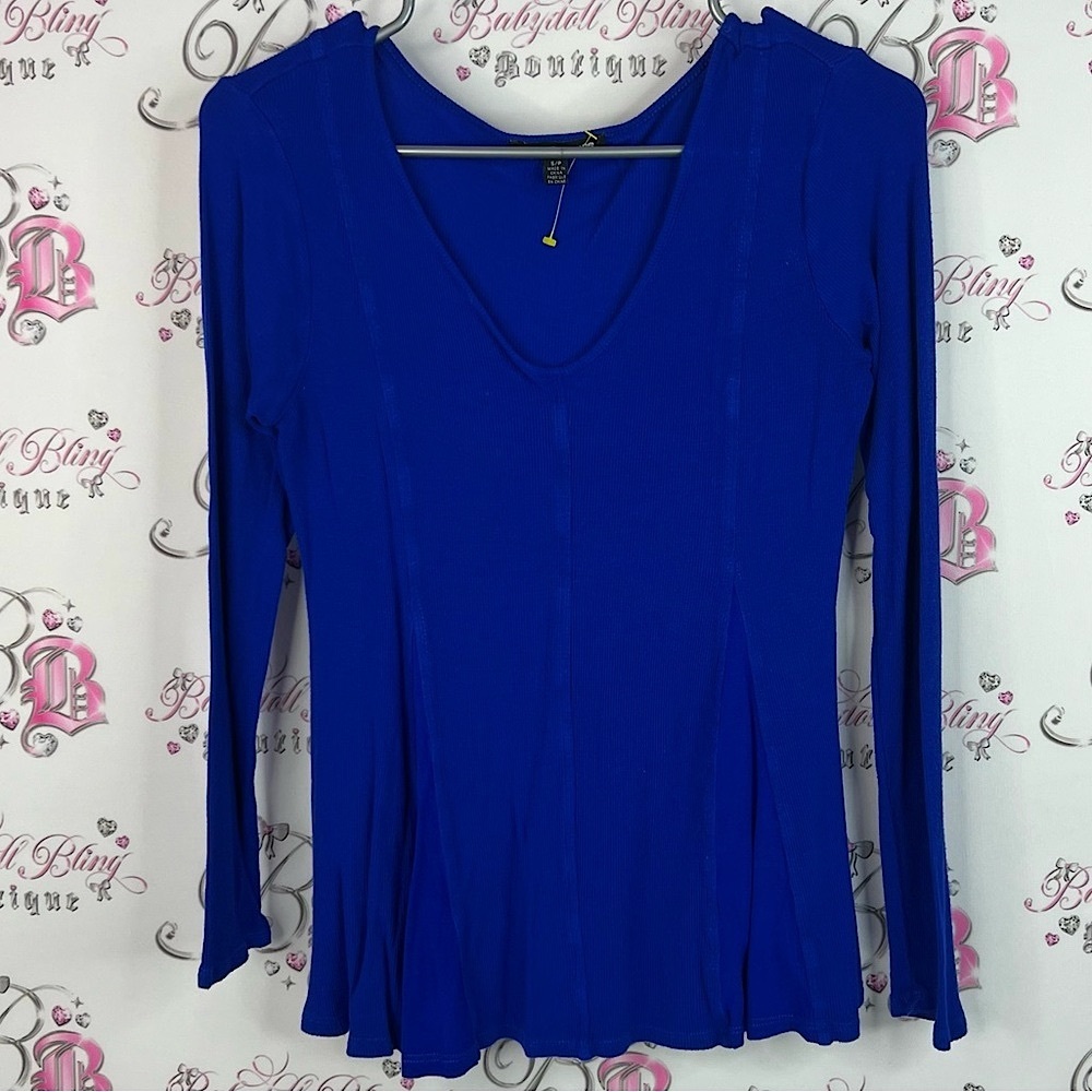 Cable & Gauge long sleeve stretchy Vneck Royal Blue Blouse ribbed